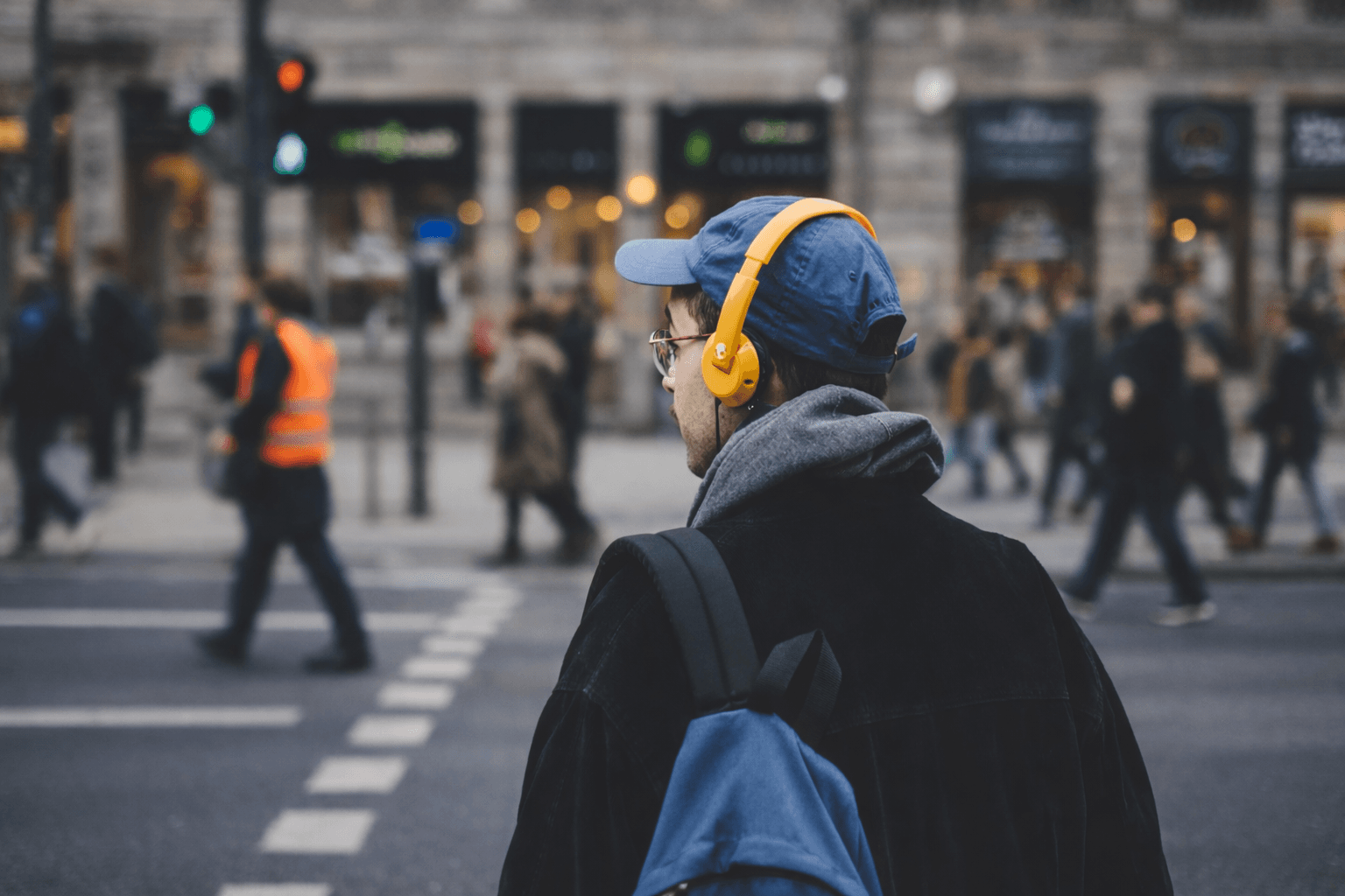 Person listening to language lessons on the go
